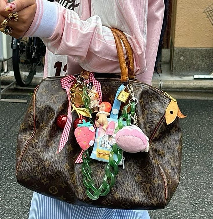 Bolso Louis Vuitton con 'charms'.