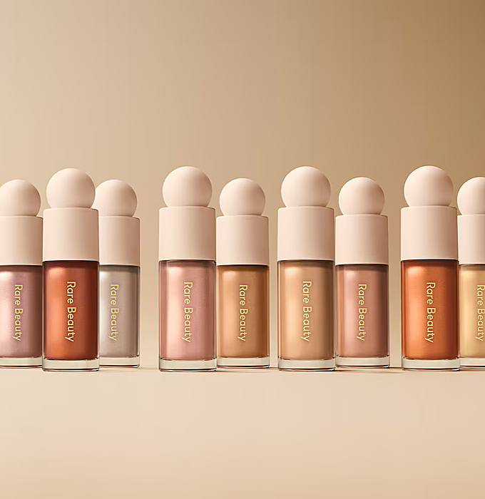El iluminador Rare Beauty Positive Light Highlighter.