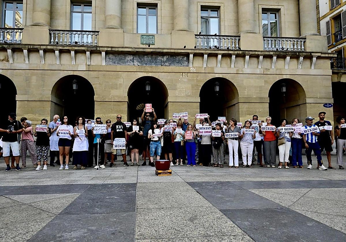 Primera noche sin cenas solidarias en Donostia: «Para muchos este era el único plato caliente que tomaban»