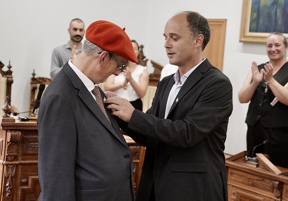 La Cofradia, Ioseba Amunarriz e Izugarria Konpartsa optan a la Insignia de Oro de Hondarribia