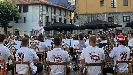 Ad Hoc orkestraren kontzertua, ostiral honetan Zestoan