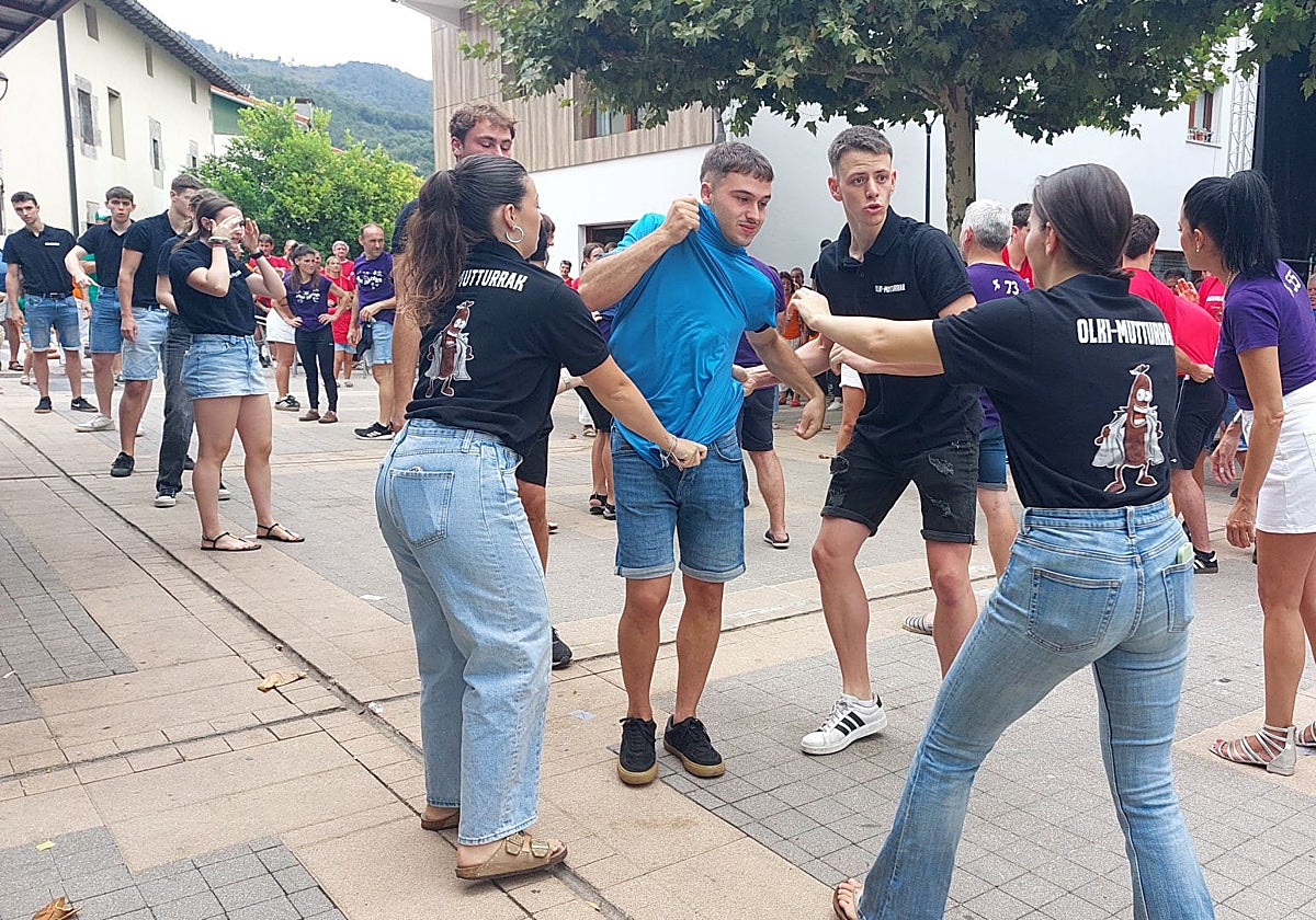 Kuadrillek kolorez bete dute jaien amaiera