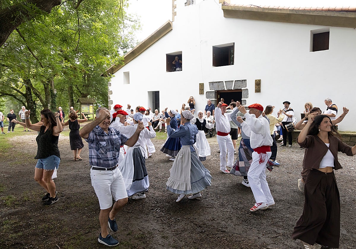 Un San Roque en la ermita de Santiagomendi para disfrutar y mantener viva la tradición