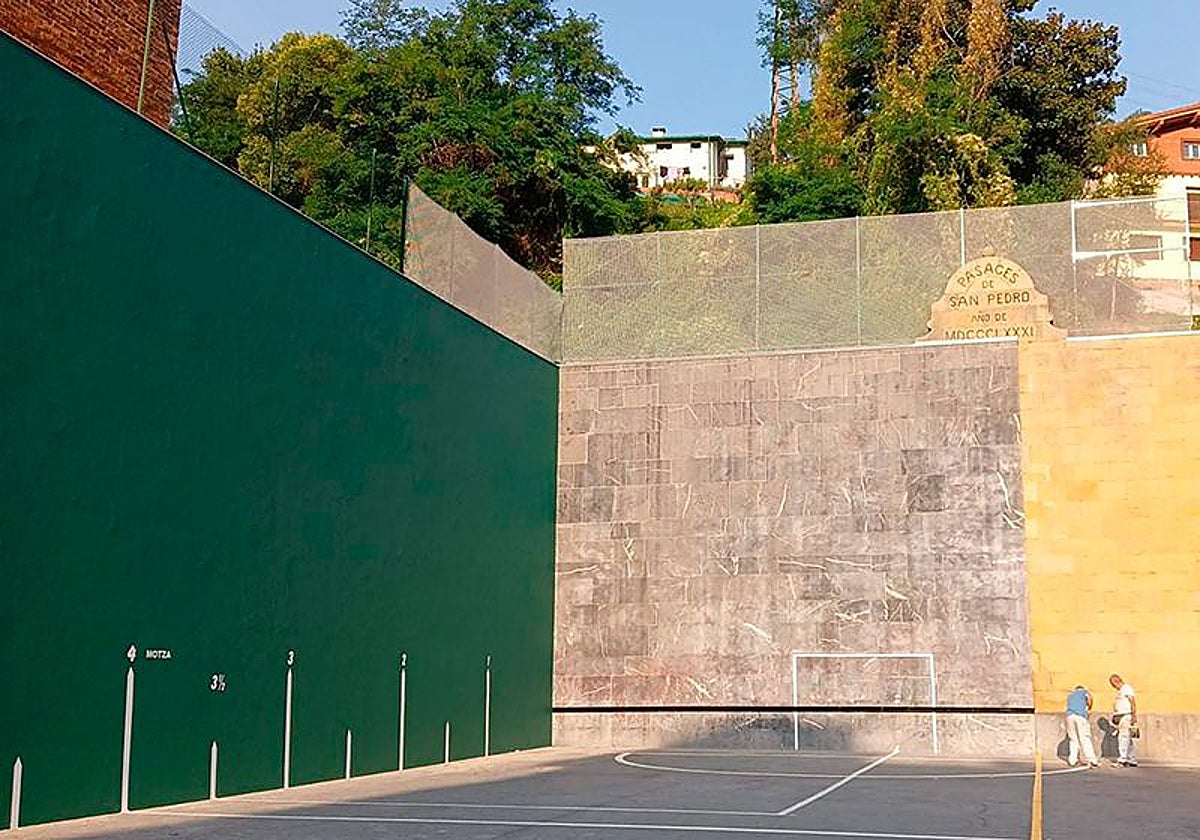 Realizados trabajos de mejora en el frontón de San Pedro