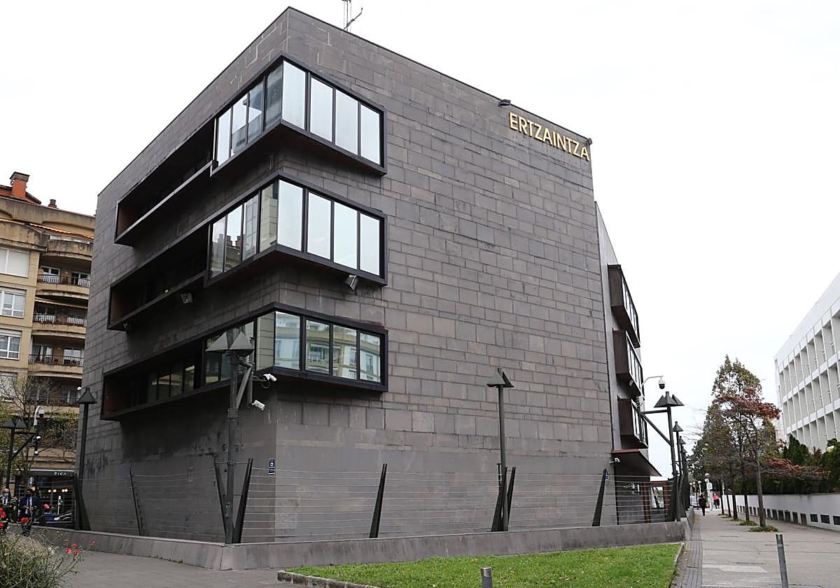 Una jornada con varios robos en furgonetas en Donostia se salda con cuatro detenidos
