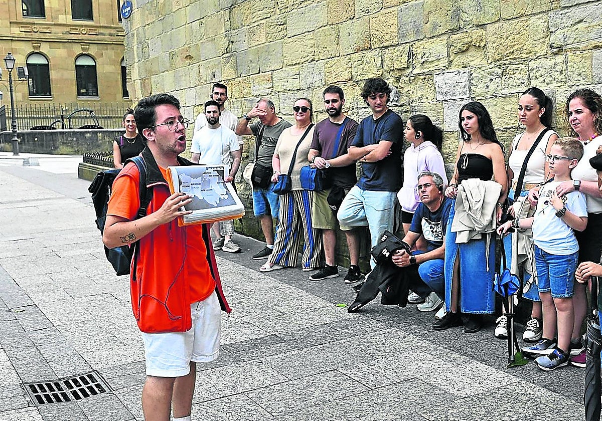 Guías de excursiones en San Sebastián: «Hacer turismo en grupos pequeños es más cómodo»