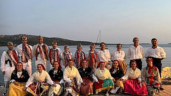 Un viaje a Grecia difícil de olvidar para Lurra Dantza Taldea