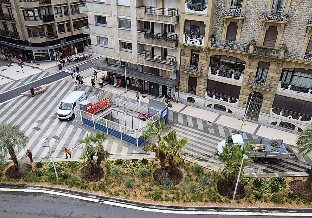 Aparatoso incendio en la estación del Topo en el centro de San Sebastián