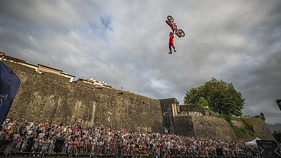 Un pentacampeón mundial y el oro de los X Games volarán sobre las murallas de Hondarribia