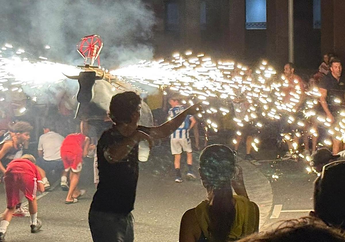 Chocolate y el descenso del 'xaguxar' abren esta tarde las fiestas de Elma