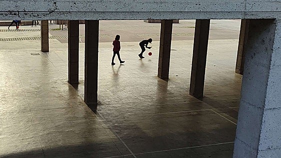 Los patios de los centros escolares vuelven a abrirse para el ocio desde este fin de semana