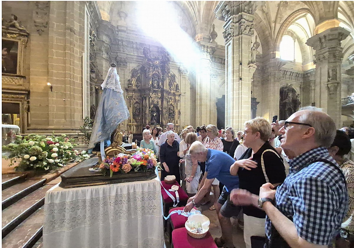 Sirimiri: Misa en honor a la virgen del Coro, patrona de la ciudad