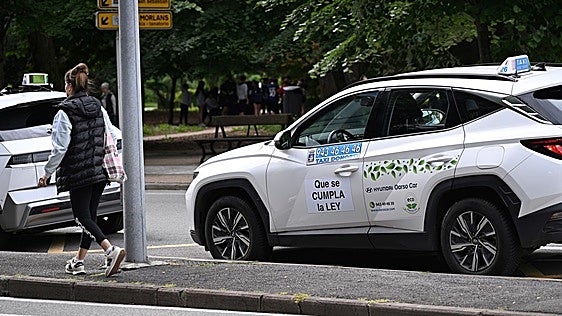«Estamos hartos, Uber lleva cometiendo ilegalidades desde febrero y el Ayuntamiento de Donostia y la Diputación no están poniendo remedio»