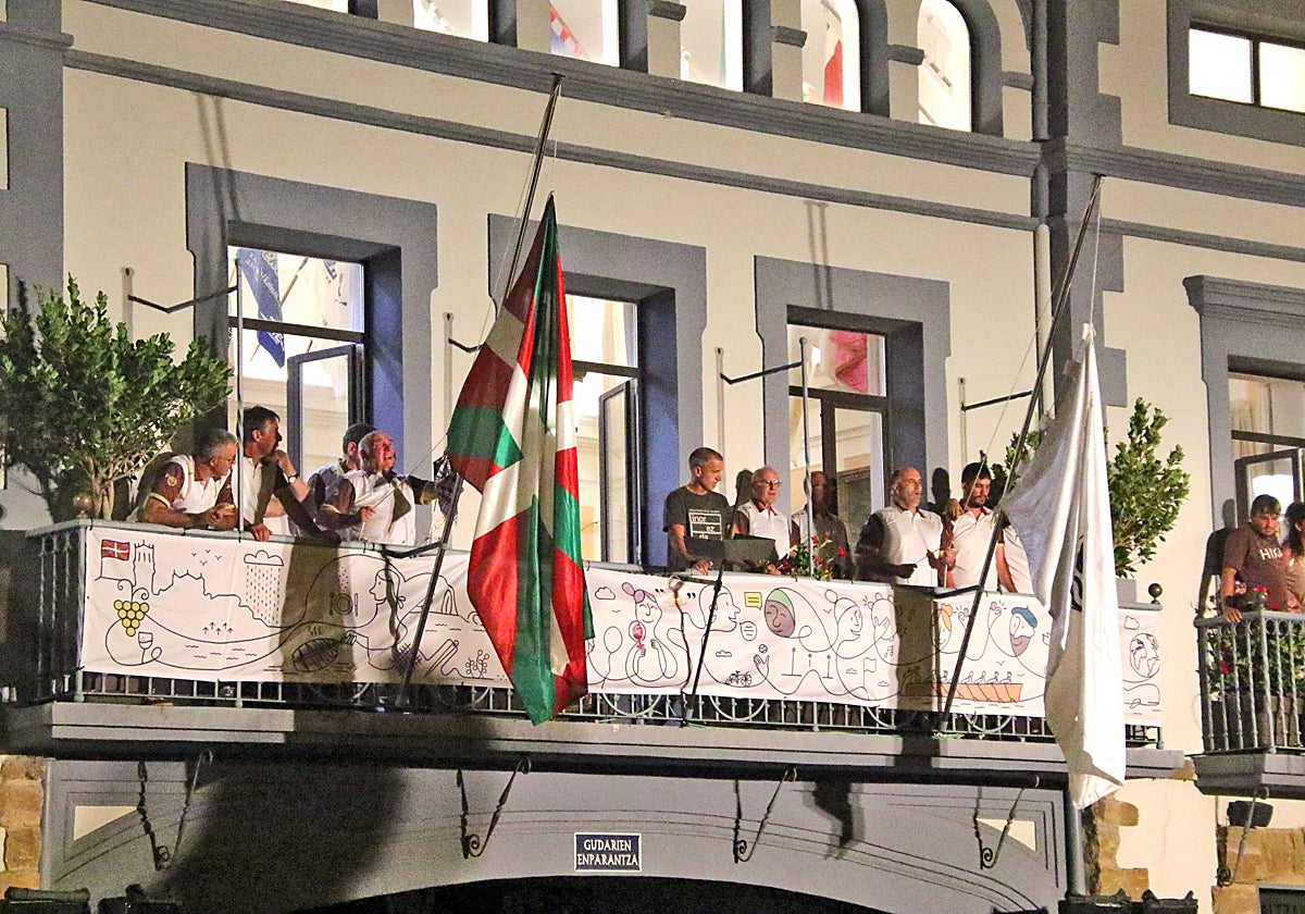 Herri-aitortza egingo zaie igandean Esperantzako arraunlariei