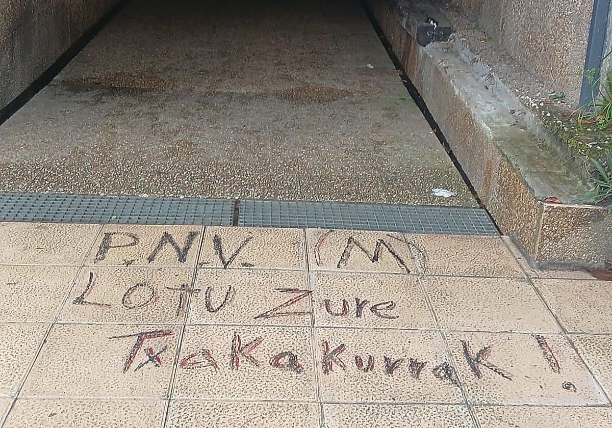 El PNV condena la aparición de pintadas contra la Ertzaintza en Zestoa