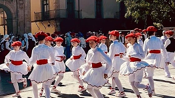 Más de medio millar de dantzaris txikis llenarán de folklore euskaldun las calles