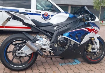 Una de las motos que conducía uno de los jóvenes investigados