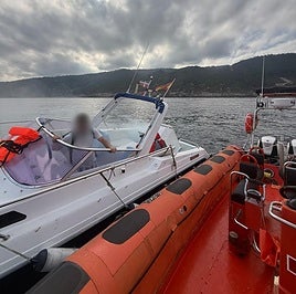Rescate del tripulante a media milla de Getaria
