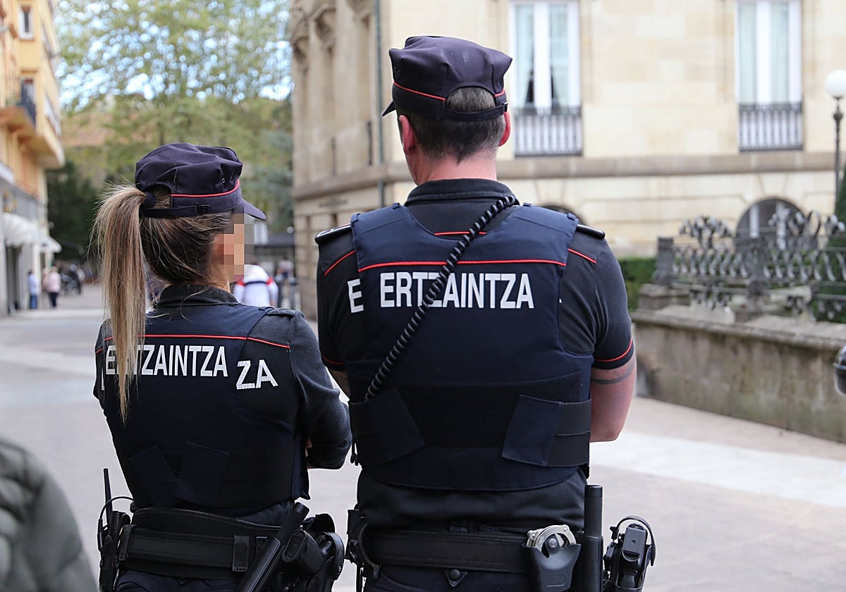 Dos detenidos, uno de ellos menor, por varios robos con violencia con el método del tirón en Irun