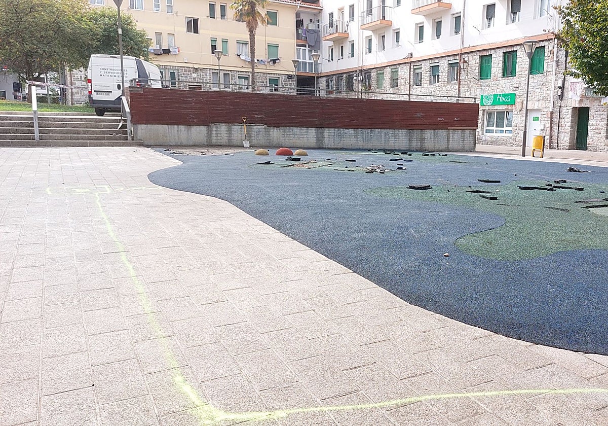 Las obras de la plaza interior de las casas del Juncal ya están en marcha
