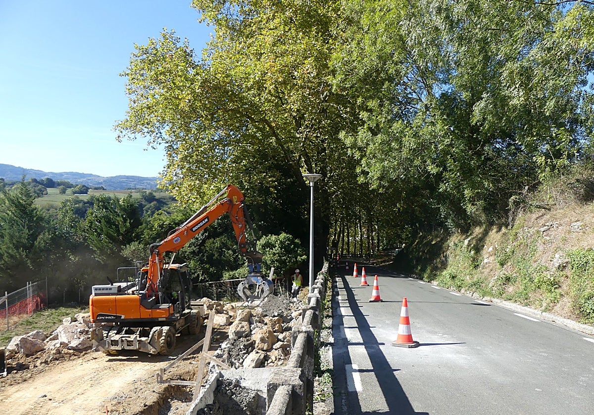 Las obras de ensanche de la carretera de Amasa están en marcha