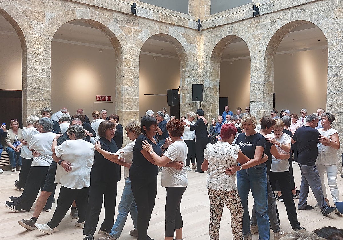 «Mantener a las personas mayores activas», objetivo de +60 udazkena de Zarautz