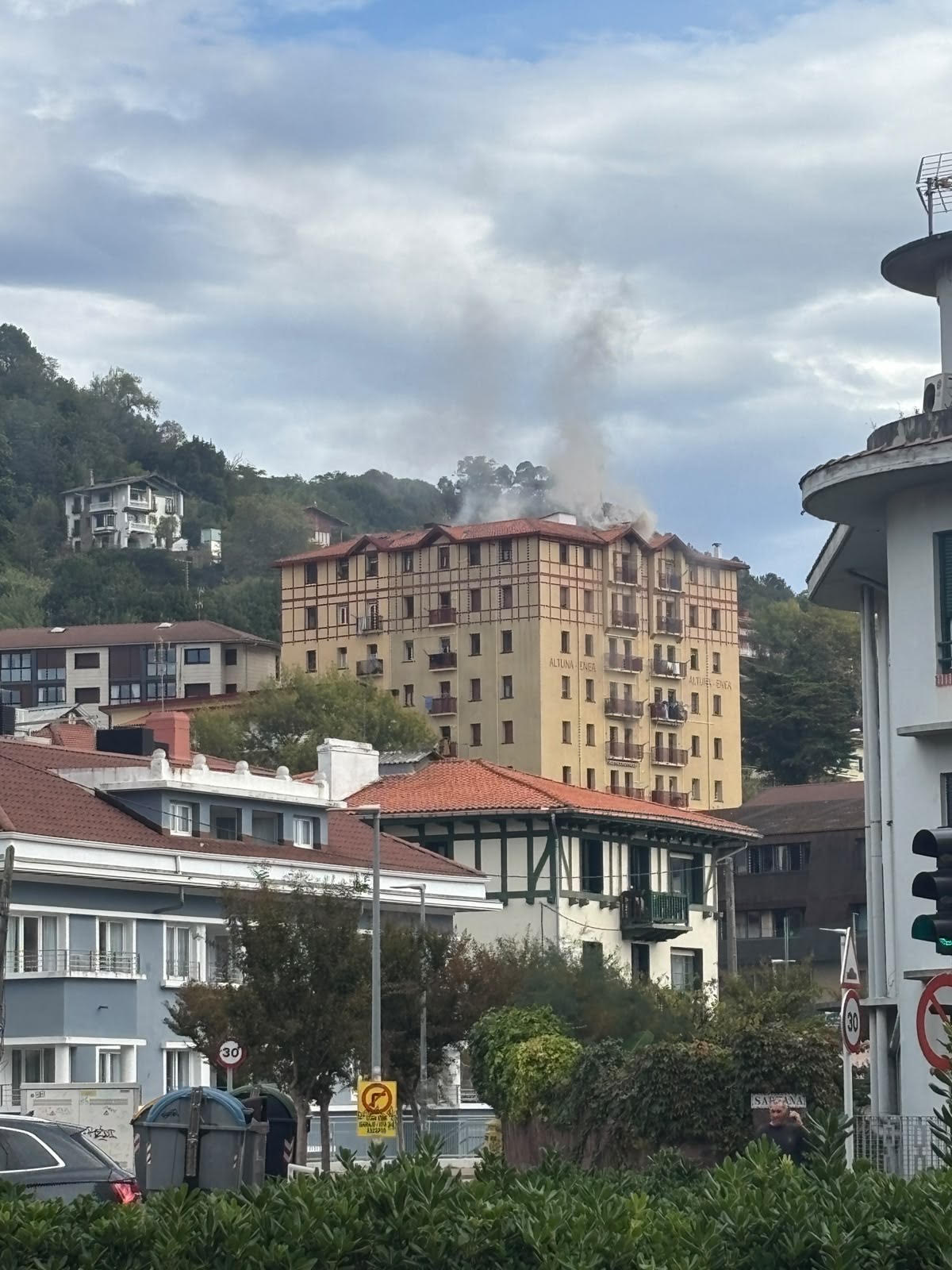 Susto por el incendio en una campana de cocina de una vivienda de Gros