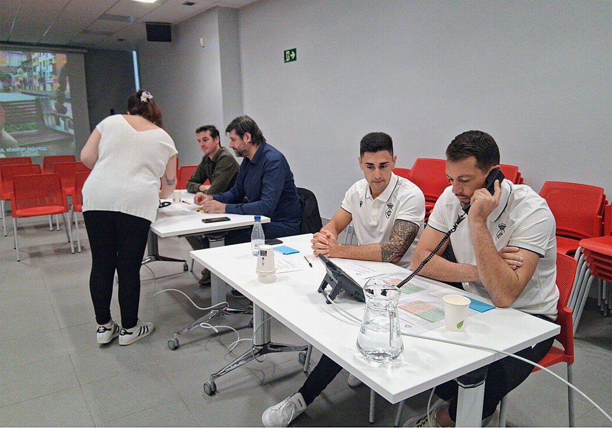 Llamadas que silencian la soledad: "No somos profesionales, pero una llamada acoge" | El Diario Vasco