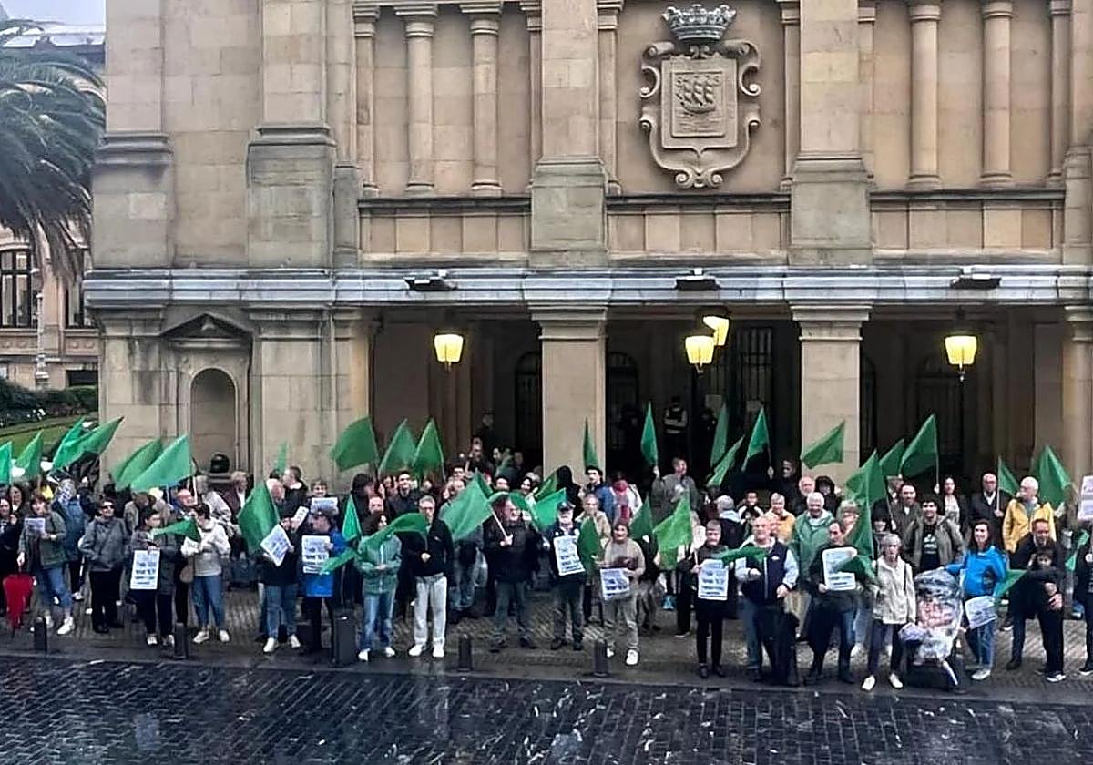 Vecinos de Herrera denuncian la «dejadez» de PNV y PSE hacia el barrio