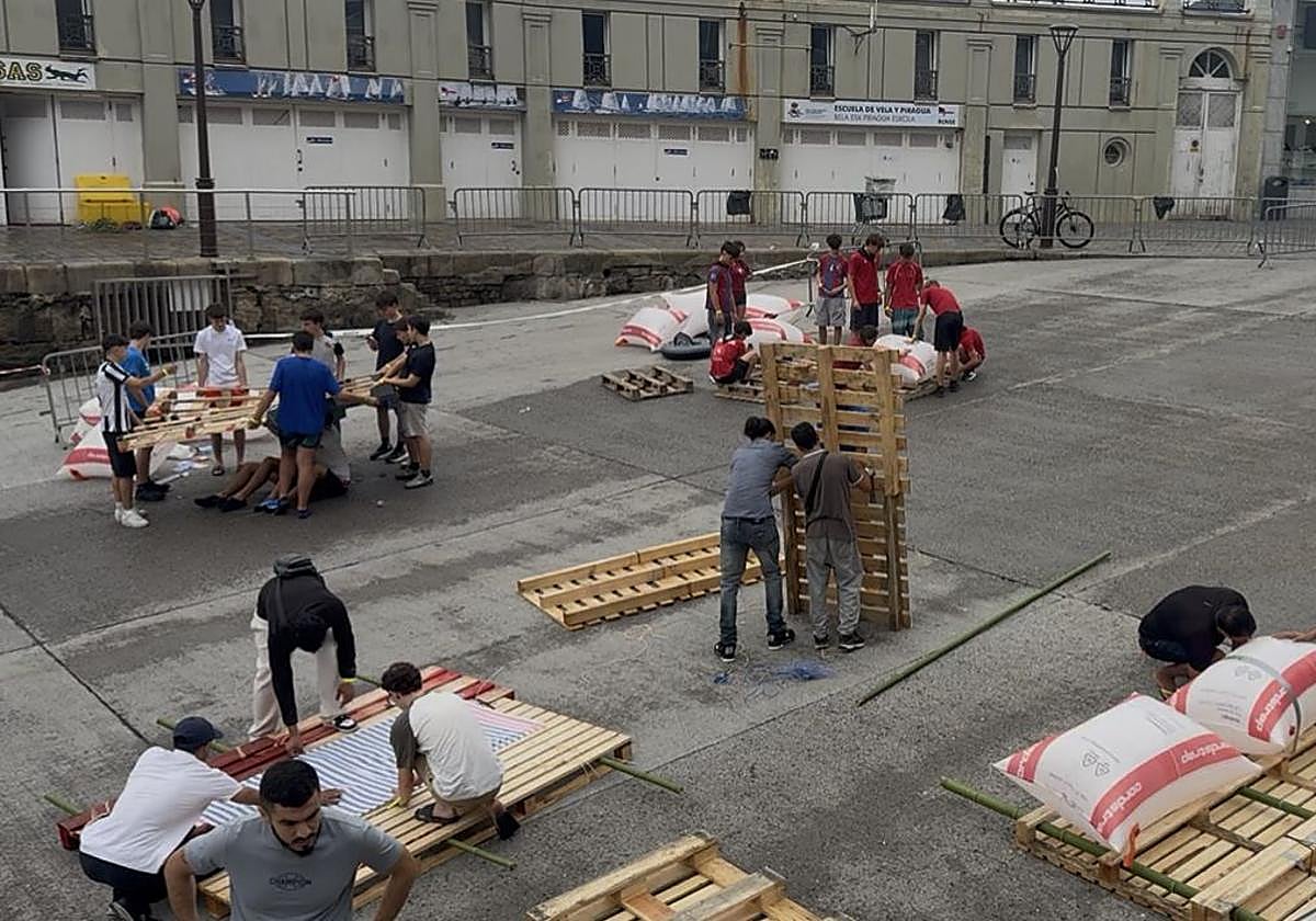 San Sebastián saca su lado pirata: «Veremos si flota. El objetivo es llegar todos juntos»