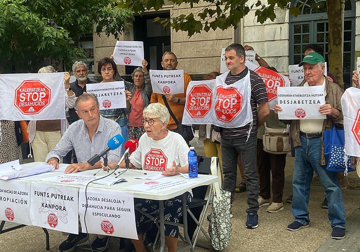 Stop Desahucios pide la expropiación de pisos vacíos de Azora y exige paralizar un desalojo en Donostia