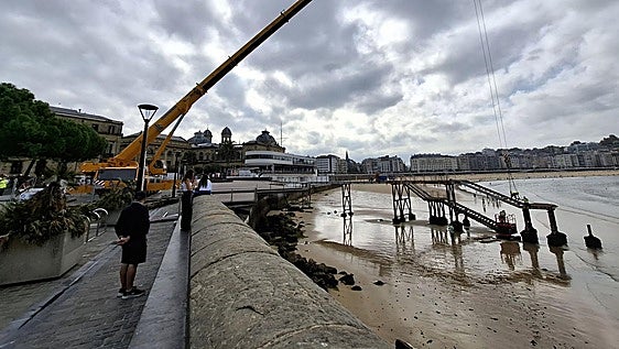La nueva escalera del embarcadero del Muelle donostiarra llegará el lunes desde Bilbao