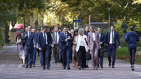 Pradales tiende la mano a Sánchez y pide a los partidos un «paso al frente» con el nuevo estatus