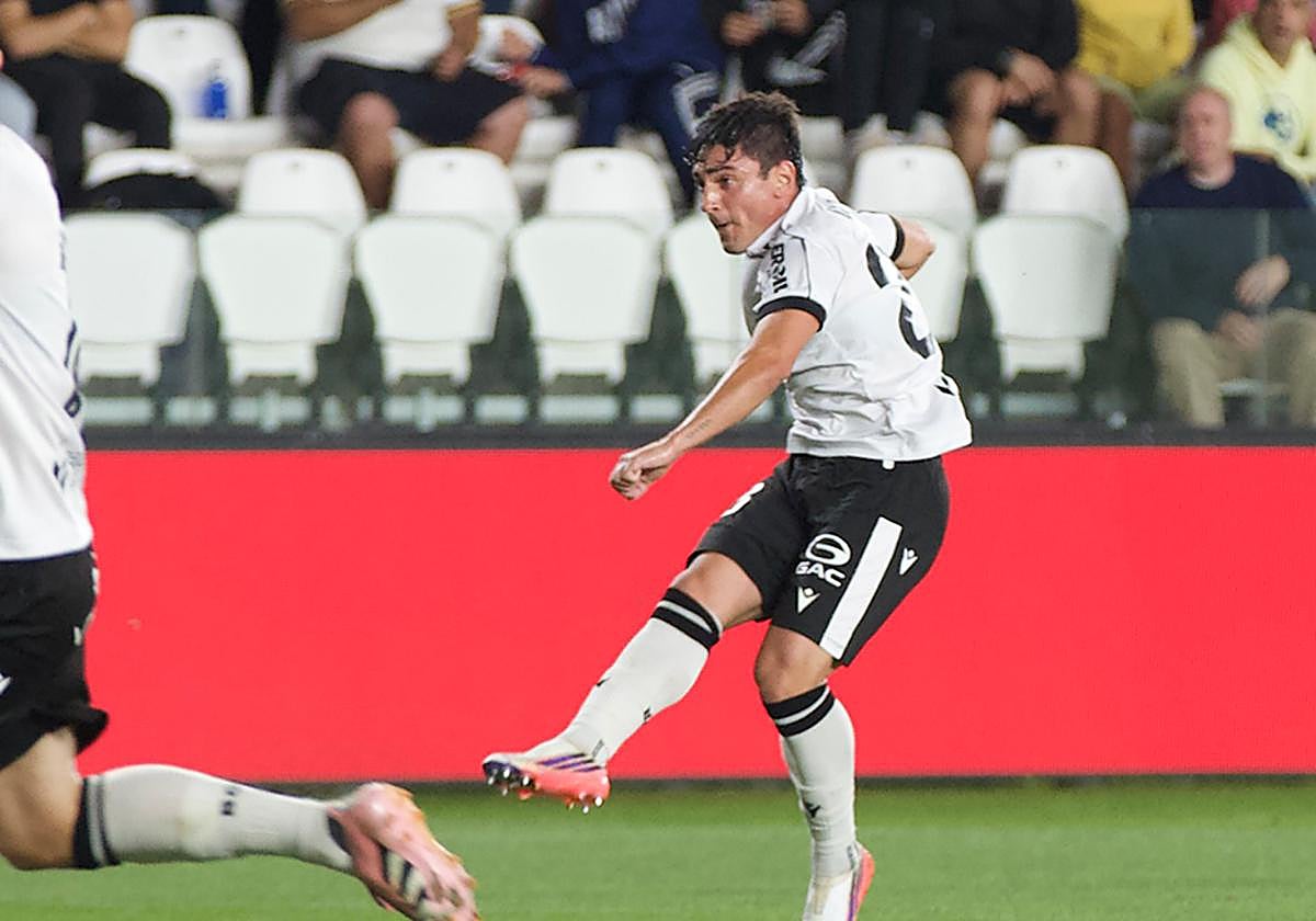 El golazo 'made in Zubieta' del Burgos del que todo el mundo habla: tacón de Karrikaburu y trallazo de Dadie