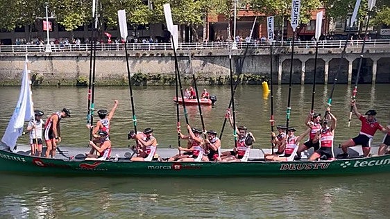 Deusto se escapa de Zarautz y gana la liga en casa