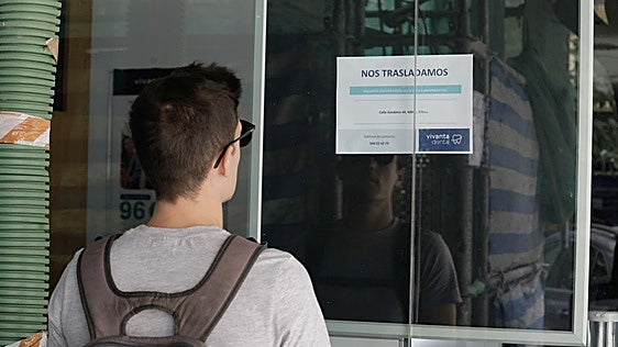 El cierre de una clínica dental deja a pacientes de Gipuzkoa con tratamientos a medias