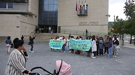 Investigadores sanitarios vascos: «Si se cumpliera la Ley de Ciencia, cobraríamos un 50% más»