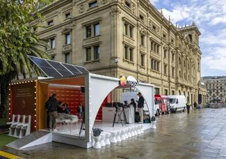 La Plaza Okendo se convierte en uno de los escenarios abiertos del Festival de San Sebastián