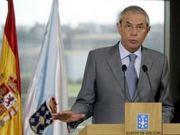 El presidente de la Xunta de Galicia, Emilio Pérez Touriño, durante la rueda de prensa que ha ofrecido para anunciar que agotará la legislatura y no habrá adelanto electoral. /EFE