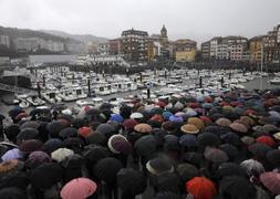 Miles de personas piden en Vigo y Bermeo la liberación de los marineros