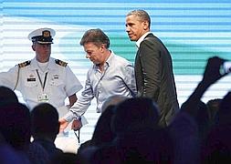 Santos, junto a Obama minutos antes de la cumbre. / A Bolivar (Efe)