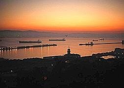 Vista del puerto de Algeciras. / Foto: Jon Nazca (Reuters) | Video: Atlas