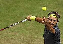 Federer, durante el partido de semifinales de Halle./Ina Fassbender (Reuters)