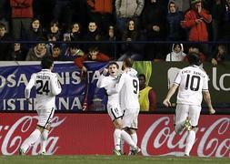 Los jugadores del Valencia celebran el gol de Soldado. / Jesús Diges (Efe)