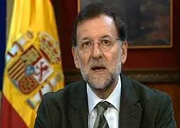 Rajoy, durante su discurso a las tropas. / Atlas