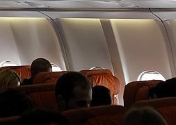 El asiento de Snowden en el avión en el que debía salir de Rusia, vacío. / Foto: Reuters | Vídeo: Atlas