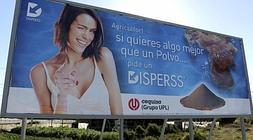 Vista de la una de las vallas publicitarias que han levantado la polémica. / Efe