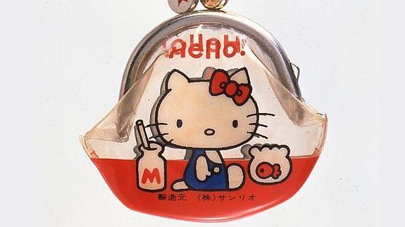 Monedero de 1974 donde apareció por primera vez Hello Kitty.