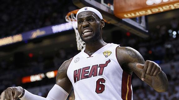 LeBron James, durante un partido de los Miami Heats. 