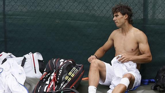 Nadal se prepara para un partido.